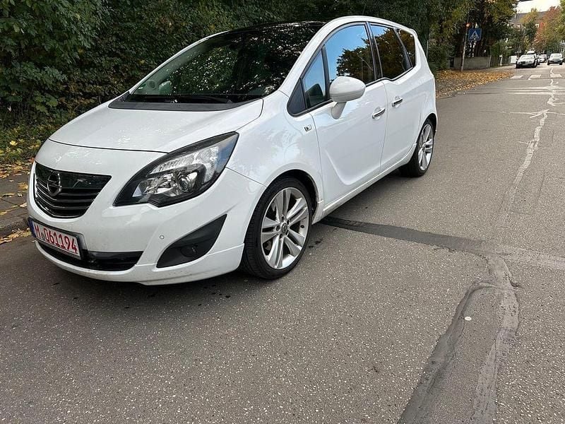Weiß Gebraucht 2010 Opel Meriva Innovation Van / Kleinbus | 2.490 € - Bild 1/4