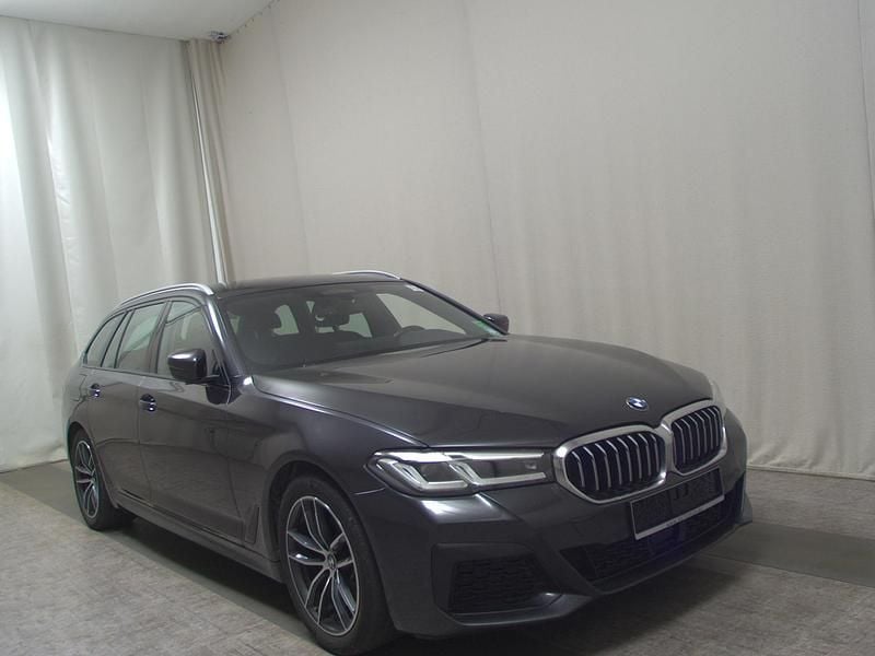 Gebraucht BMW 520 M Sport 190 PS (139 kW) 2023 Grau Kombi