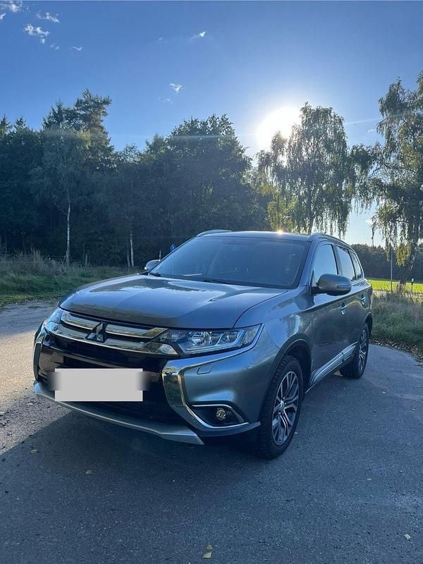 Grau Gebraucht 2017 Mitsubishi Outlander SUV | 15.150 € (Guter Preis) - Bild 1/4