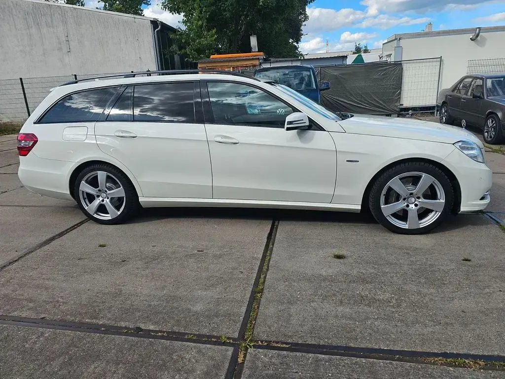 Gebraucht Mercedes E350 265 PS (194 kW) 2012 Weiß Limousine