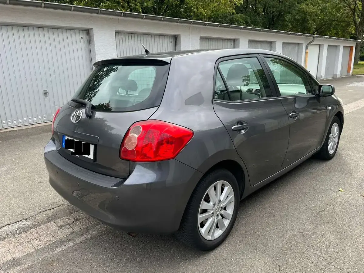Gebraucht Toyota Auris Sol 124 PS (91 kW) 2007 Grau Kleinwagen