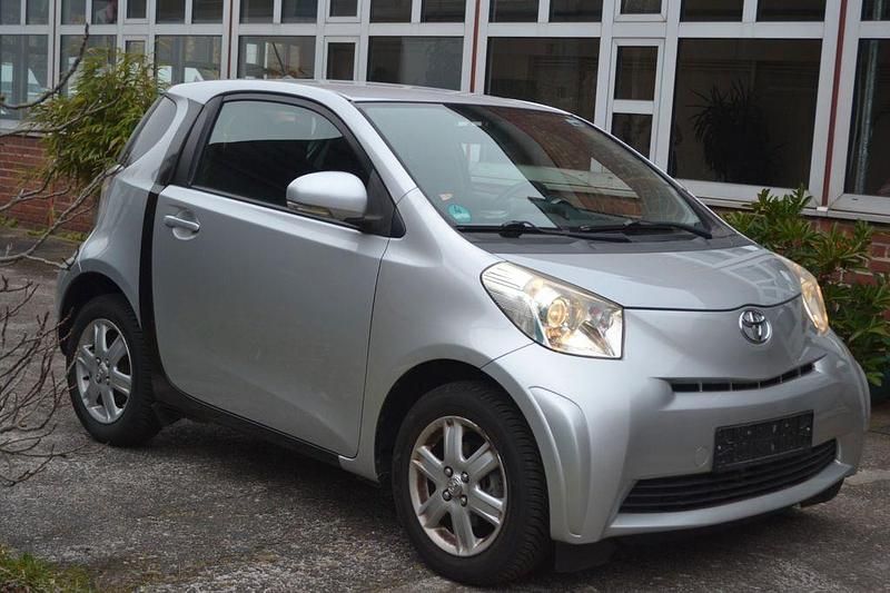 Gebraucht Toyota iQ 69 PS (50 kW) 2011 Silber Kleinwagen