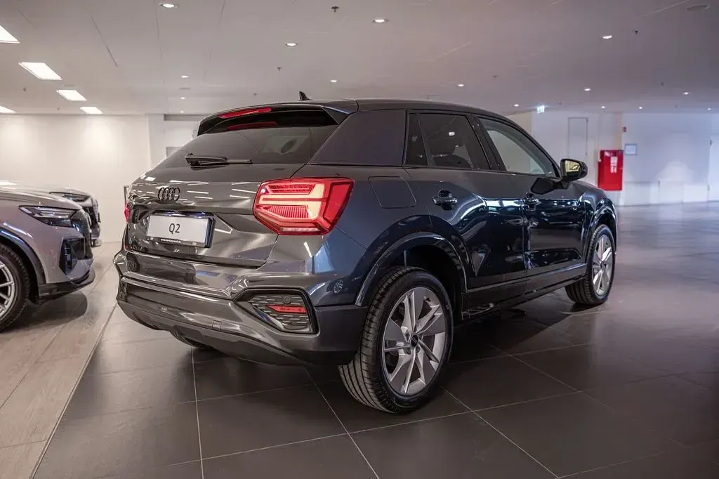 Neu Audi Q2 Advanced Plus 150 PS (110 kW) 2026 Grau SUV