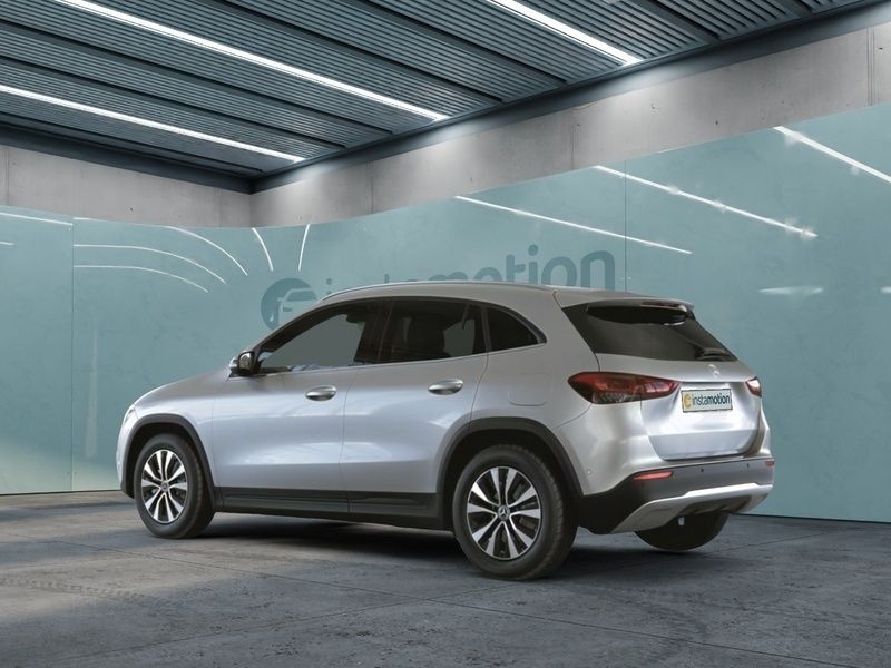 Gebraucht Mercedes GLA200 150 PS (110 kW) 2022 Silber SUV