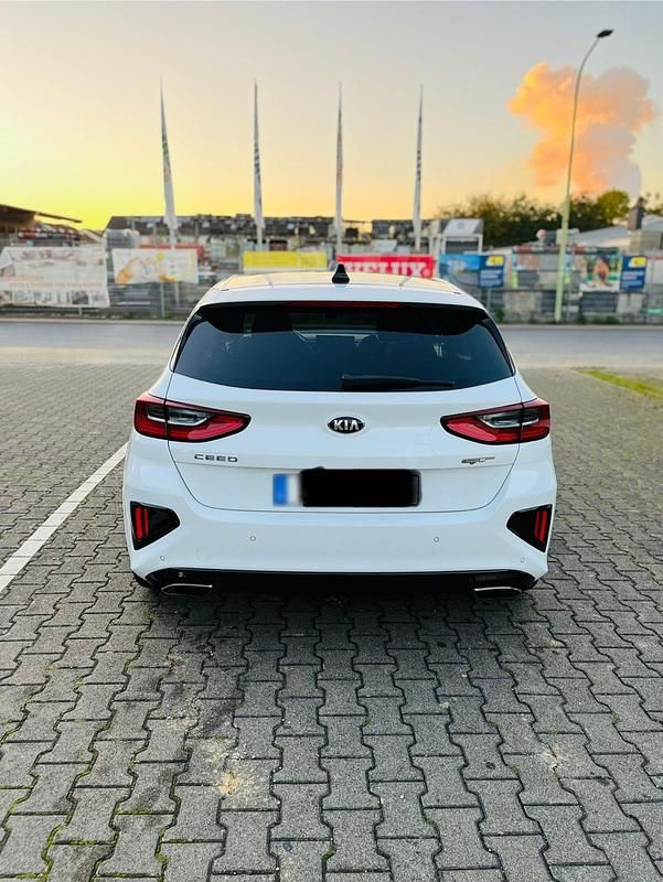 Gebraucht Kia Ceed GT GT 204 PS (150 kW) 2021 Weiß Kleinwagen