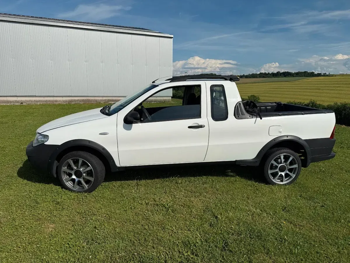 Gebraucht Fiat Strada 62 PS (45 kW) 2009 Weiß Pickup