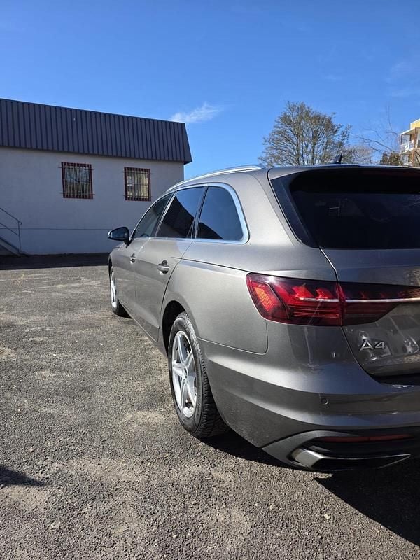 Gebraucht Audi A4 163 PS (119 kW) 2021 Grau Kombi