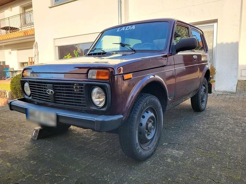 Gebraucht Lada niva 83 PS (61 kW) 2012 SUV
