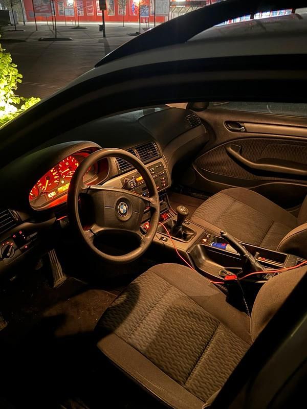 Gebraucht BMW 318 2001 Grau Kombi