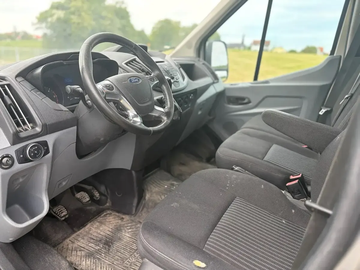 Używany Ford Transit 131 KM (96 kW) 2017 Srebrny Minivan