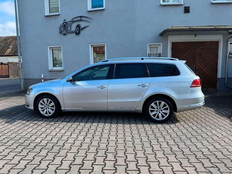 Gebraucht VW Passat 140 PS (102 kW) 2011 Reflexsilber Kombi
