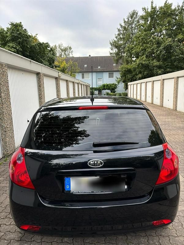 Schwarz Gebraucht 2007 Kia Ceed Limousine | 3.900 € (Fairer Preis) - Bild 1/4