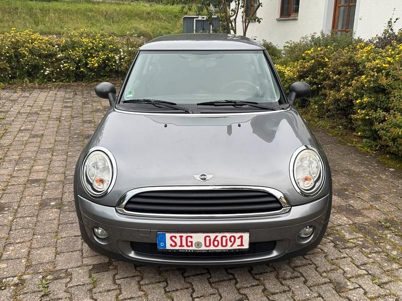 Grau Gebraucht 2009 Mini Cooper Kleinwagen | 4.150 € (Fairer Preis) - Bild 1/4