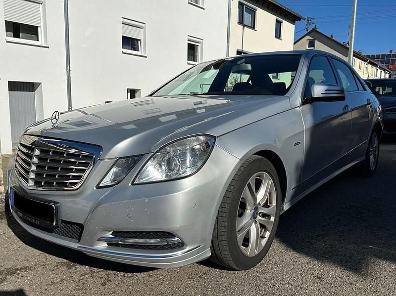 Gebraucht Mercedes E200 Elegance 136 PS (100 kW) 2011 Silber Limousine