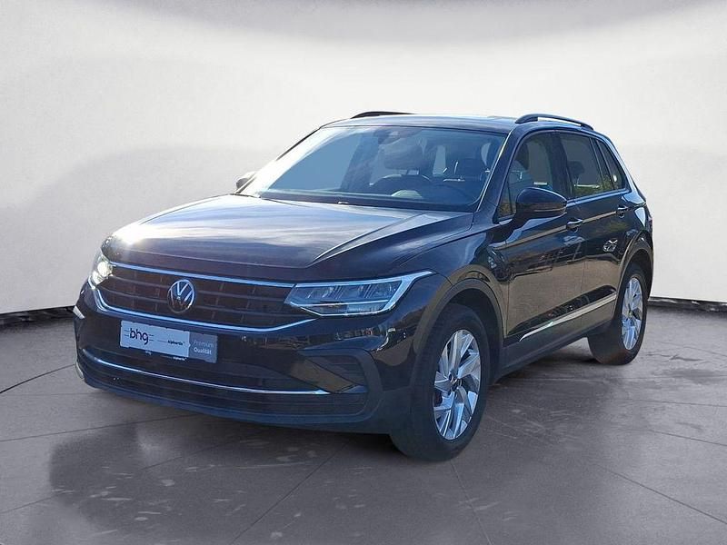 Gebraucht VW Tiguan Life 150 PS (110 kW) 2022 Deep black perleffekt SUV
