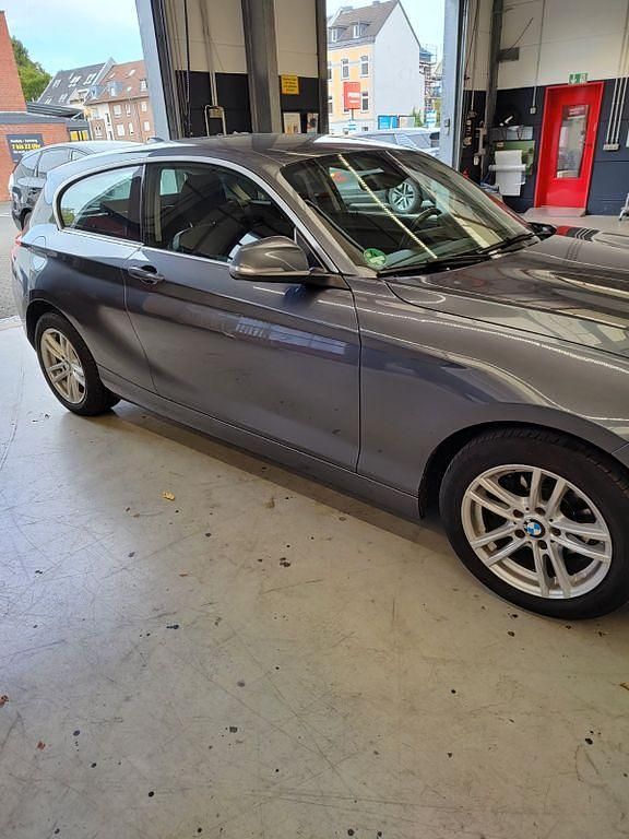 Grau Gebraucht 2014 BMW 116 Kleinwagen | 5.700 € (Guter Preis) - Bild 1/4