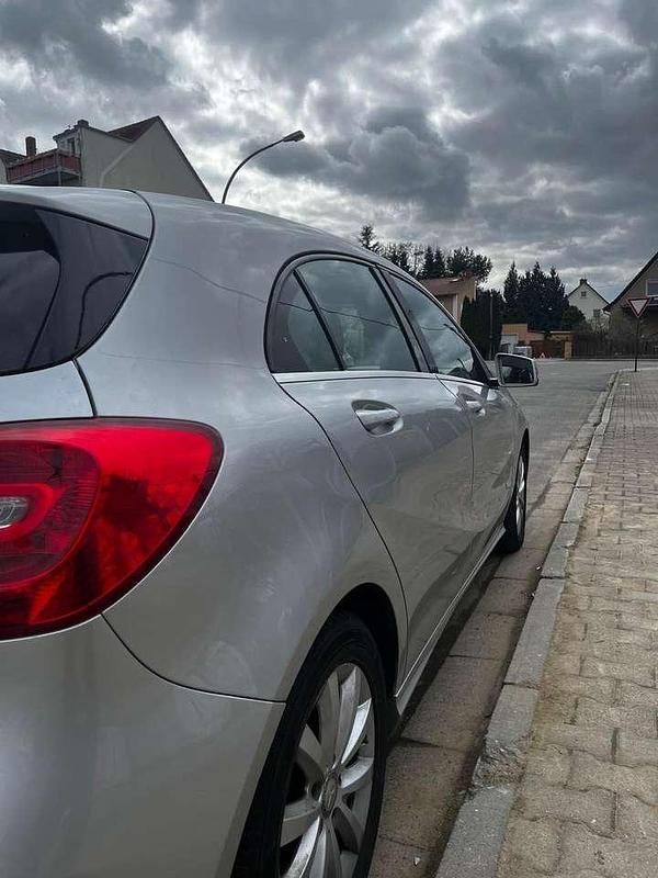 Gebraucht Mercedes A180 122 PS (89 kW) 2014 Limousine