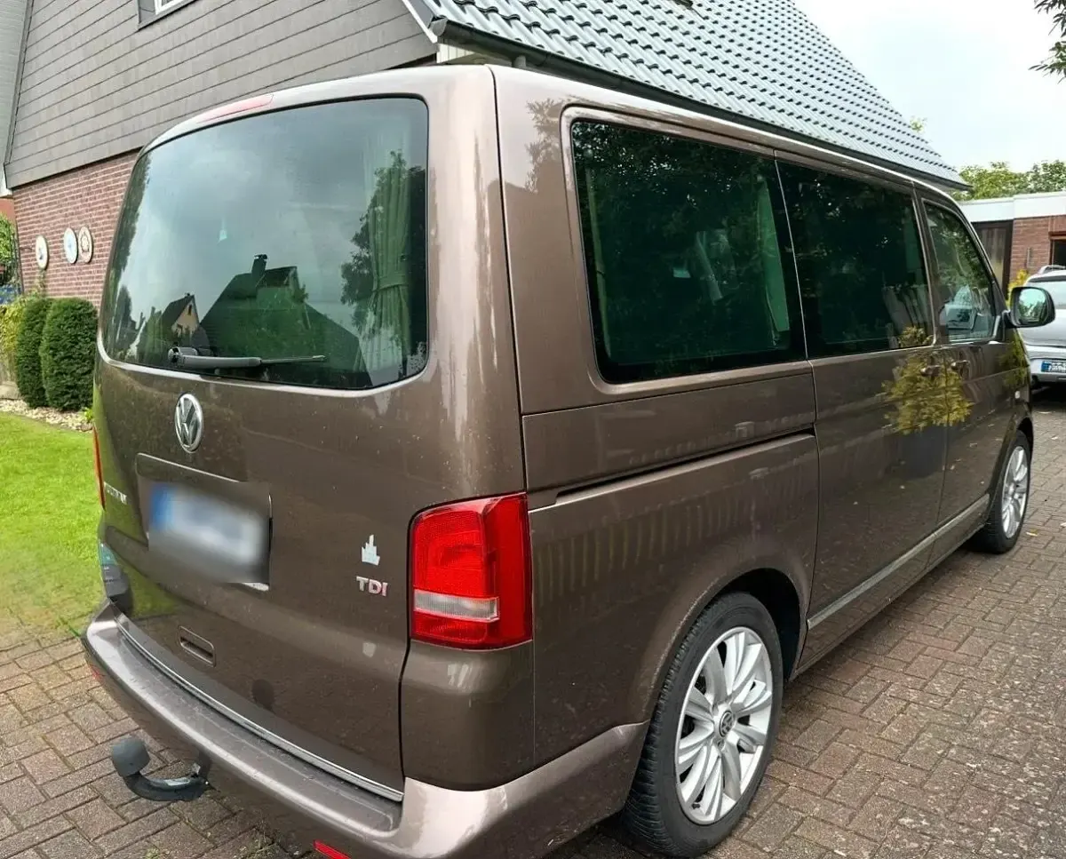 Gebraucht VW Multivan 180 PS (132 kW) 2012 Braun Van / Kleinbus