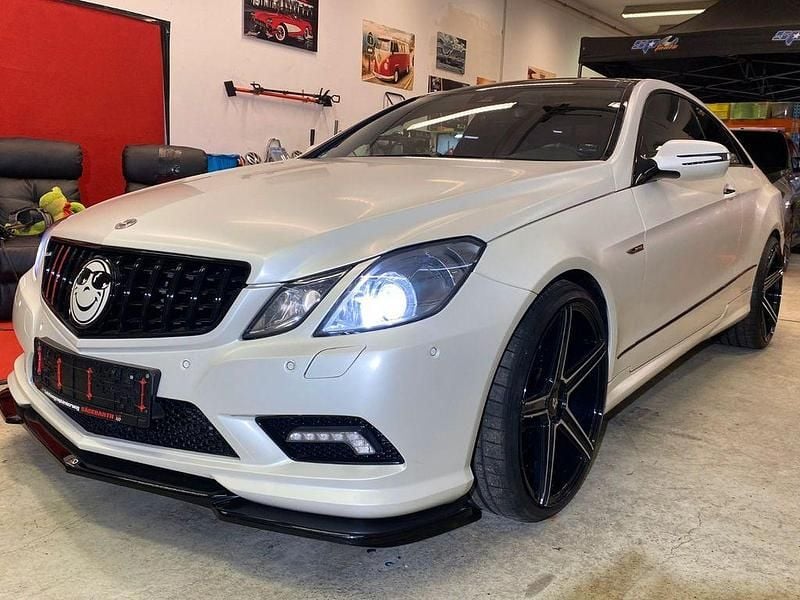 Weiß Gebraucht 2009 Mercedes E500 AMG Coupé | 19.990 € (Teuer) - Bild 1/4