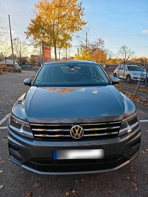 Grau Gebraucht 2018 VW Tiguan Allspace SUV | 21.700 € (Etwas zu teuer) - Bild 1/4