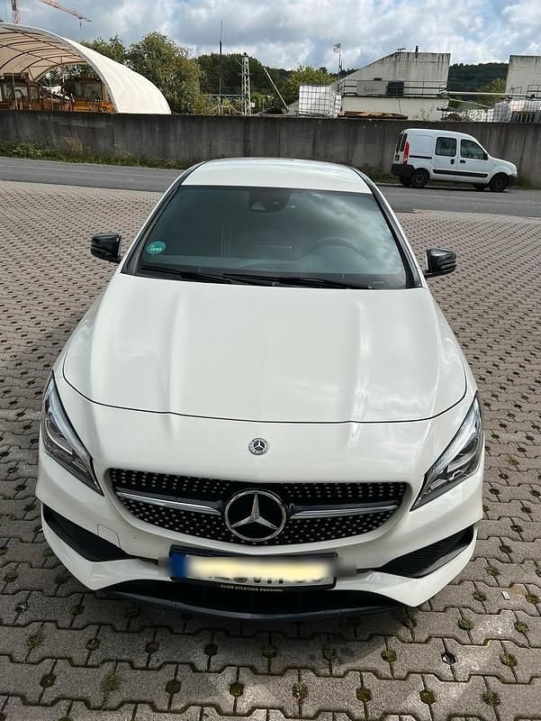 Weiß Gebraucht 2017 Mercedes CLA220 AMG line Limousine | 17.450 € (Fairer Preis) - Bild 1/4
