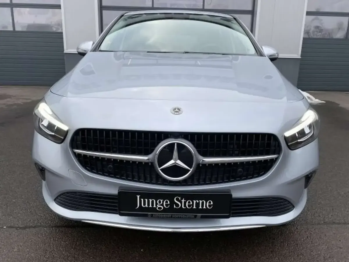 Gebraucht Mercedes B180 136 PS (100 kW) 2024 Hightechsilber Van / Kleinbus