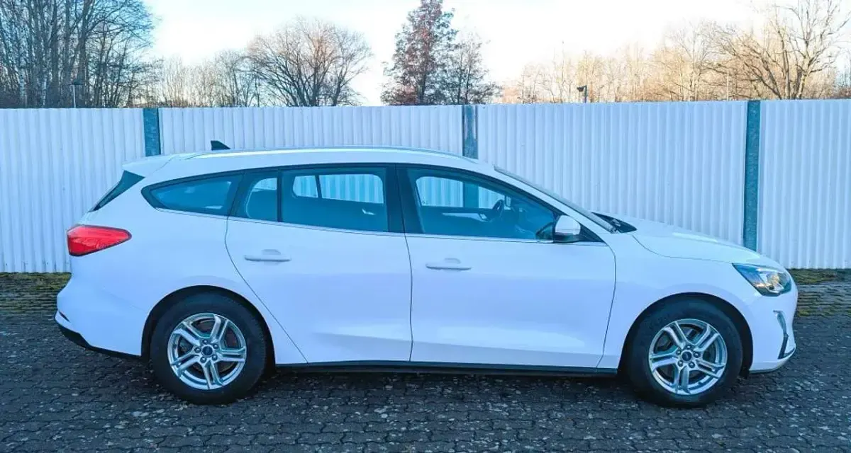 Gebraucht Ford Focus 125 PS (91 kW) 2020 Frostweiß Kombi