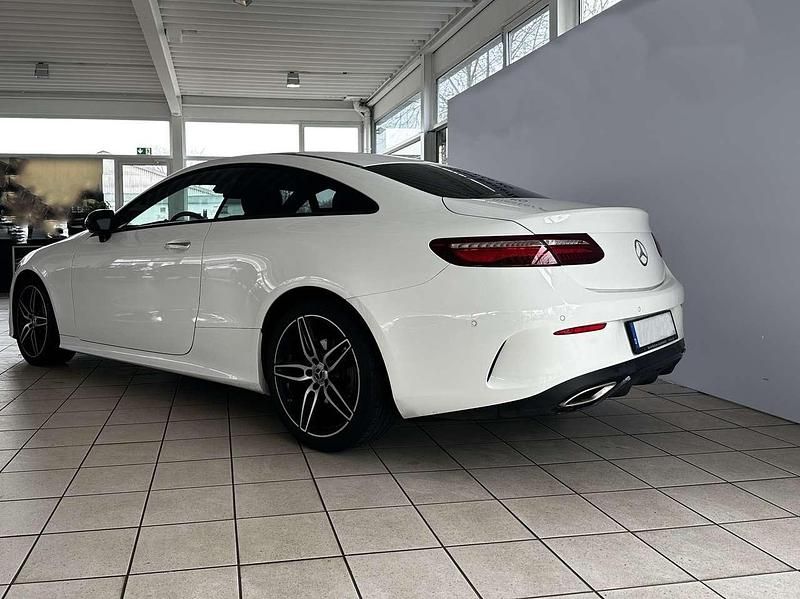 Gebraucht Mercedes E300 258 PS (189 kW) 2019 Weiß Coupé