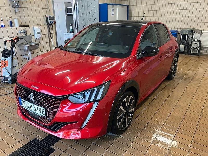 Rot Gebraucht 2021 Peugeot e-208 GT Kleinwagen | 16.500 € (Guter Preis) - Bild 1/4
