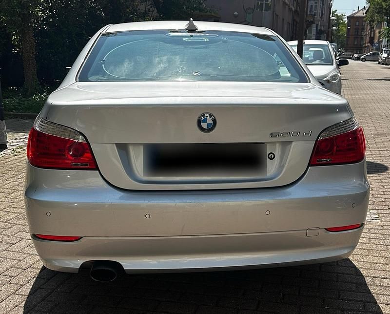 Gebraucht BMW 520 177 PS (130 kW) 2008 Silber Limousine