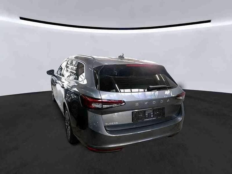 Gebraucht Skoda Superb Selection 150 PS (110 kW) 2024 Graphite grey Kombi