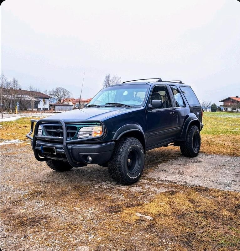 Grün Gebraucht 1994 Ford Explorer SUV | 7.990 € - Bild 1/4