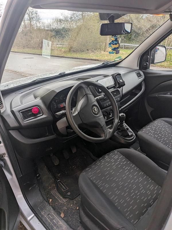 Second-hand Opel Combo 122 CP (89 kW) 2015 Argintiu Monovolum