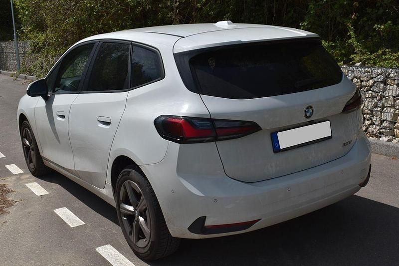 Gebraucht BMW 216 Active Tourer 122 PS (89 kW) 2024 Weiß Van / Kleinbus