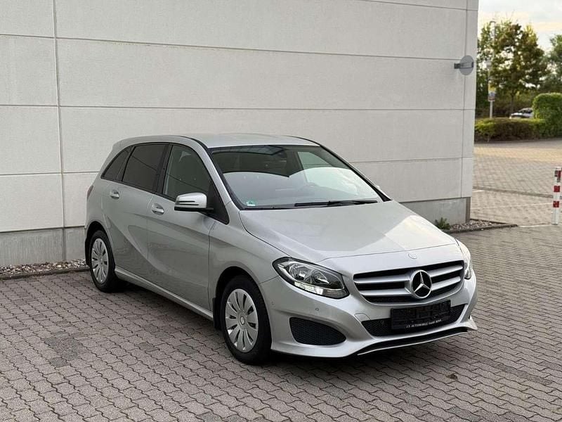 Polarsilber Gebraucht 2016 Mercedes B200 Van / Kleinbus | 7.999 € (Fairer Preis) - Bild 1/4