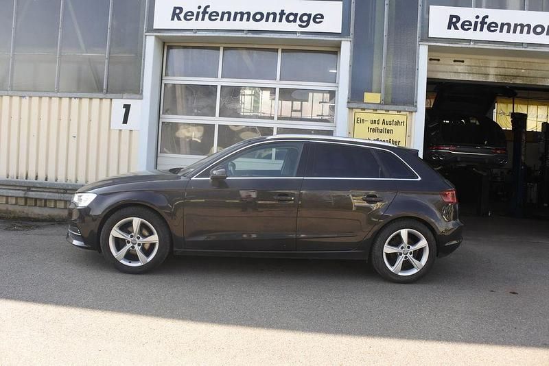 Second-hand Audi A3 Ambiente 110 CP (80 kW) 2015 Maro Berlinǎ