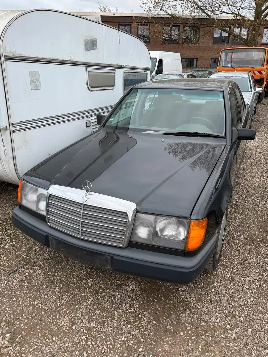 Usata Mercedes E230 1989 Nero Berlina
