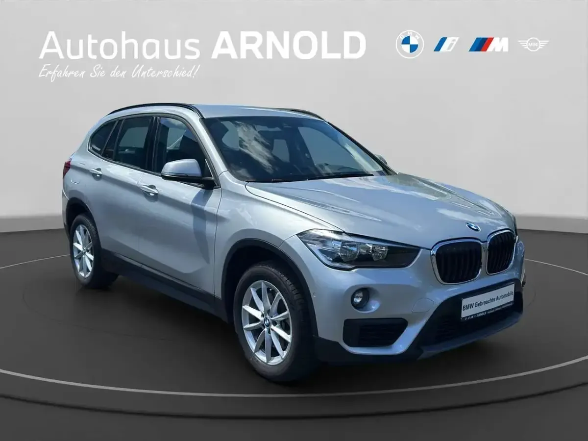 Gebraucht BMW X1 Sport Line 192 PS (141 kW) 2017 Glaciersilber SUV