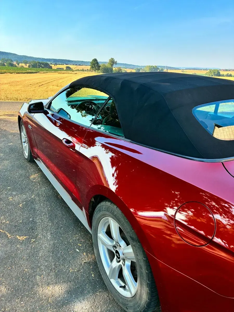 Gebraucht Ford Mustang Convertible 305 PS (224 kW) 2015 Rot Cabrio