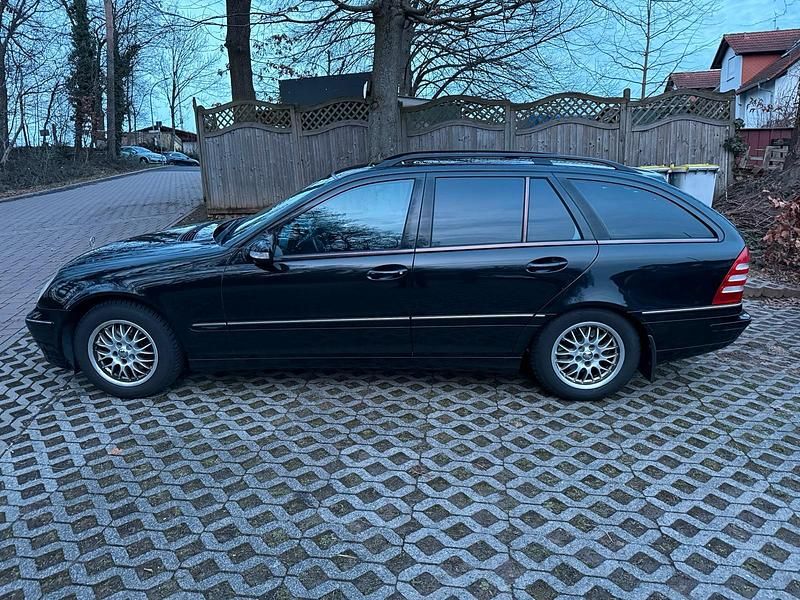 Gebraucht Mercedes C180 143 PS (105 kW) 2004 Schwarz Kombi