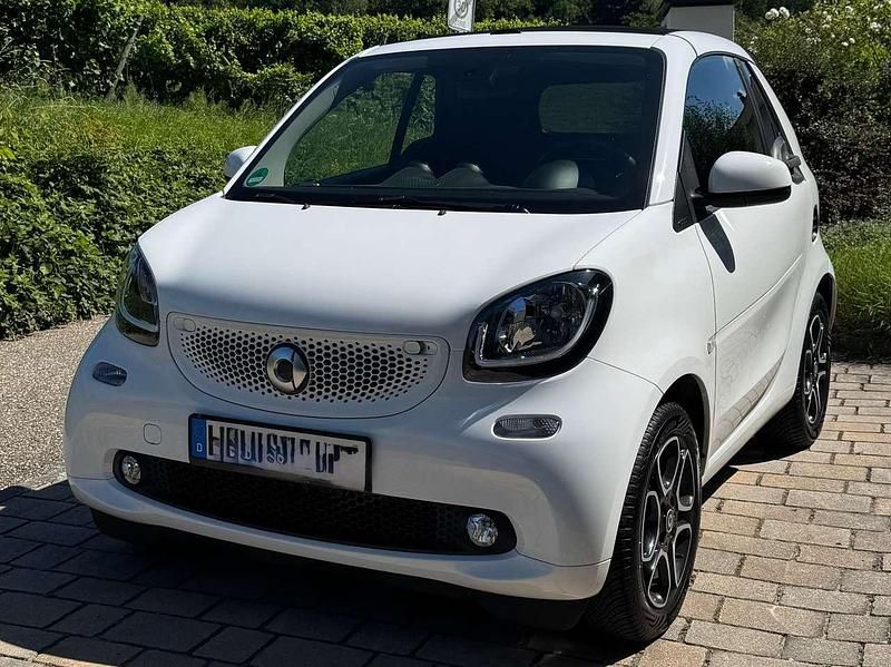 Weiß Gebraucht 2019 Smart ForTwo Cabrio Cabrio | 15.800 € (Fairer Preis) - Bild 1/4