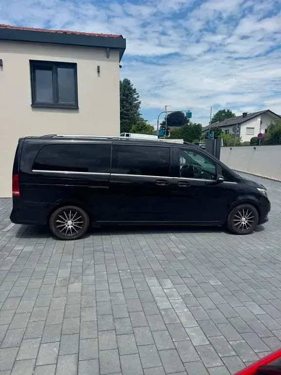Gebraucht Mercedes V220 Avantgarde 163 PS (119 kW) 2017 Braun Van / Kleinbus