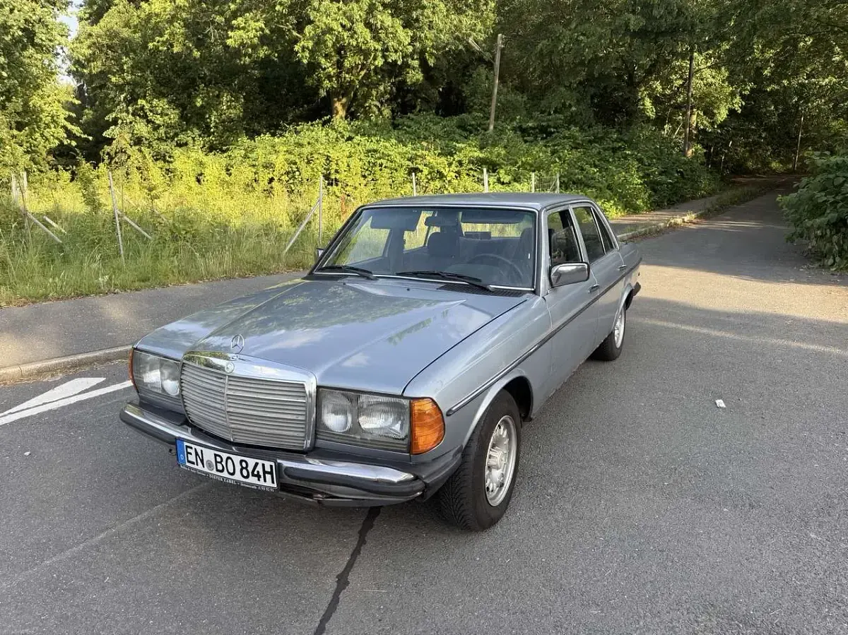 Gebraucht Mercedes 240 72 PS (52 kW) 1984 Limousine
