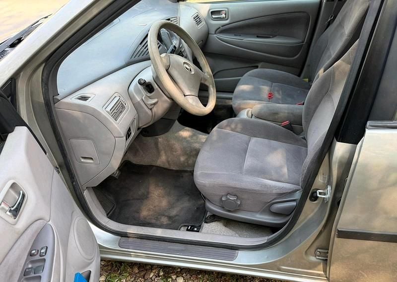 Gebraucht Toyota Prius 75 PS (55 kW) 2001 Silber Limousine