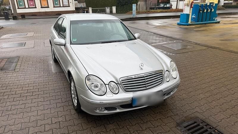 Gebraucht Mercedes E240 Elegance 170 PS (125 kW) 2004 Silber Limousine