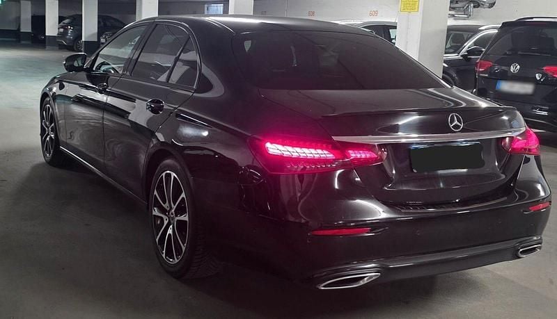 Gebraucht Mercedes E220 Avantgarde 200 PS (147 kW) 2022 Schwarz Limousine