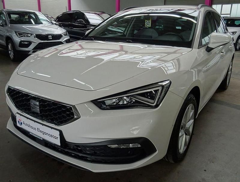 Weiß Gebraucht 2022 Seat Leon ST Style Kombi | 18.949 € (Fairer Preis) - Bild 1/4