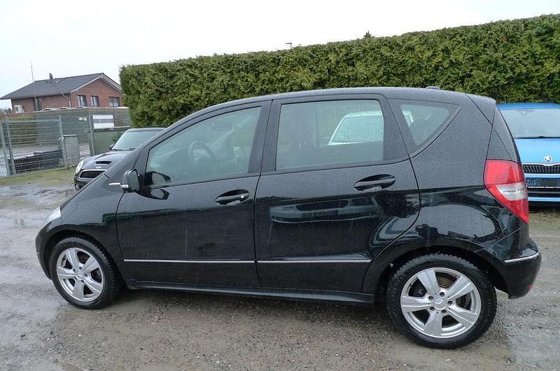 Gebraucht Mercedes A180 Elegance 116 PS (85 kW) 2011 Schwarz Limousine