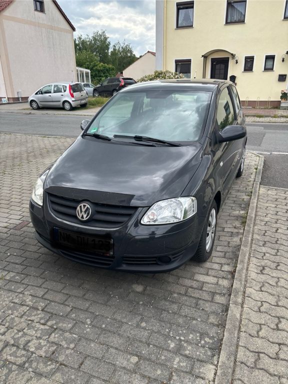 Grau Gebraucht 2010 VW Fox Refresh Kleinwagen | 2.599 € (Fairer Preis) - Bild 1/4