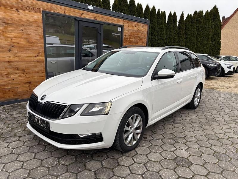 Weiß Gebraucht 2020 Skoda Octavia Ambition Kombi | 10.990 € (Guter Preis) - Bild 1/4